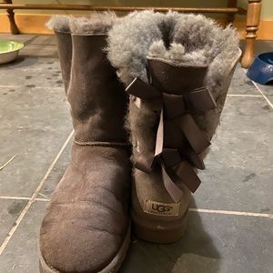Uggs- Bailey bow